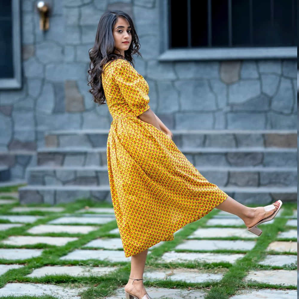 సోషల్ మీడియాతో సెలబ్రిటీగా మారిన దీప్తి సునయన గురించి అందరికీ పరిచయమే. డబ్ స్మాష్ వీడియోలతో మంచి గుర్తింపును అందుకున్న ఈ బ్యూటీ బిగ్ బాస్ లో కూడా అవకాశాన్ని అందుకుంది. వెండితెరపై కూడా నటించింది.