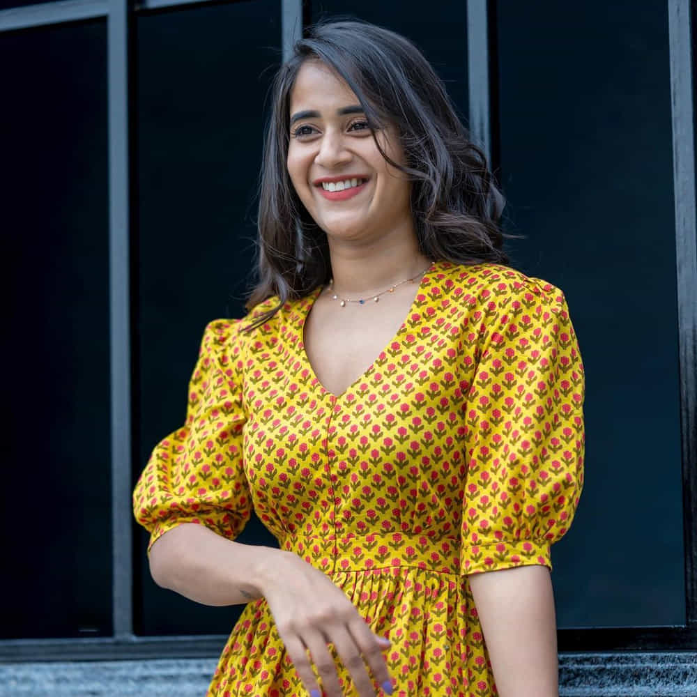 సోషల్ మీడియాతో సెలబ్రిటీగా మారిన దీప్తి సునయన గురించి అందరికీ పరిచయమే. డబ్ స్మాష్ వీడియోలతో మంచి గుర్తింపును అందుకున్న ఈ బ్యూటీ బిగ్ బాస్ లో కూడా అవకాశాన్ని అందుకుంది. వెండితెరపై కూడా నటించింది.