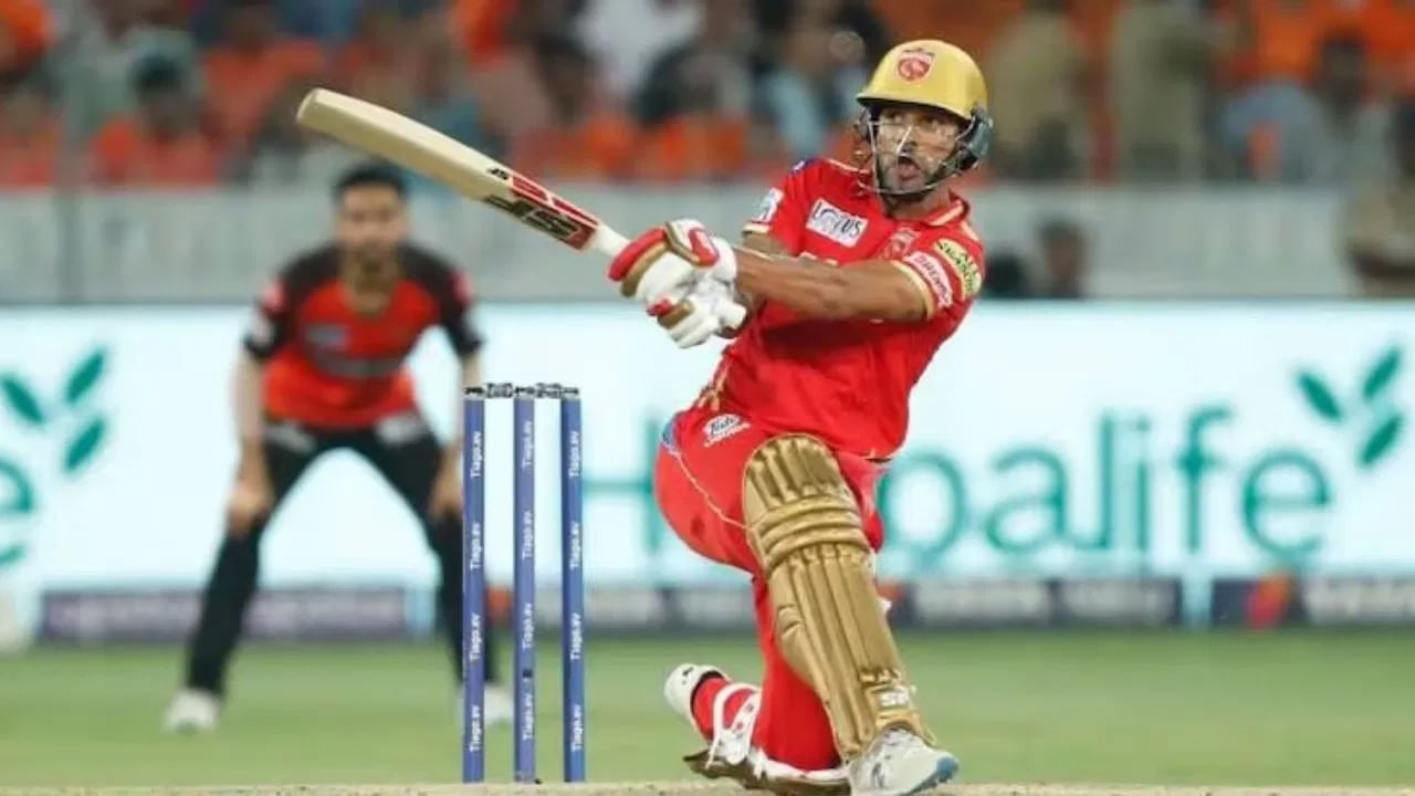 అంతకుముందు చెన్నై సూపర్ కింగ్స్‌పై 1029 పరుగులు చేసిన శిఖర్ ధావన్ ఈ రికార్డును తన ఖాతాలో వేసుకున్నాడు. ఐతే వీరిద్దరి తర్వాత ఈ రికార్డును లిఖించిన ఇద్దరు ఆటగాళ్లపై దృష్టి సారిస్తాం.