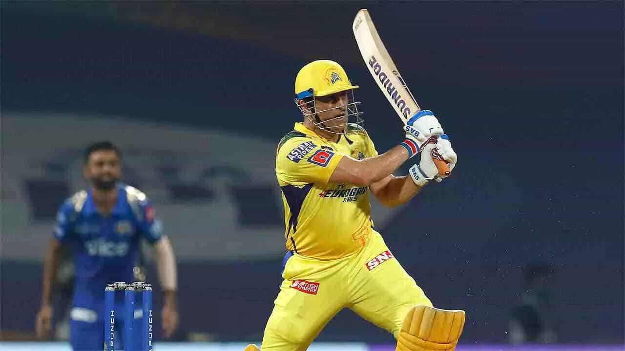 4. ఎంఎస్ ధోని: చెన్నై సూపర్ కింగ్స్ కెప్టెన్ ధోని 208 ఇన్నింగ్స్లలో 232 సిక్సర్లు కొట్టి టాప్ 5 లిస్టులో నాలుగో స్థానంలో ఉన్నాడు.