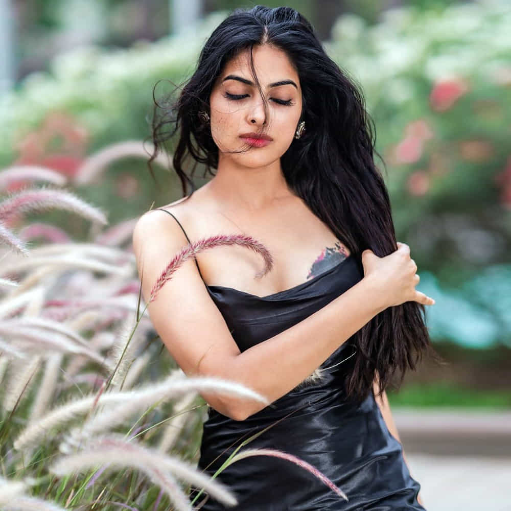 బిగ్బాస్ 4వ సీజన్తో తెలుగు ప్రేక్షకులకు పరిచయమైంది దివి వైద్య. తనదైన చలాకీ తనం, అందమైన కళ్లతో కట్టిపడేసిన ఈ చిన్నది. అనతి కాలంలోనే మంచి పాపులారిటీ సంపాదించుకుంది. సోషల్ మీడియాలో యాక్టివ్గా ఉండే ఈ బ్యూటీ తాజాగా కొన్ని అందమైన ఫోటోలను పోస్ట్ చేసింది..
