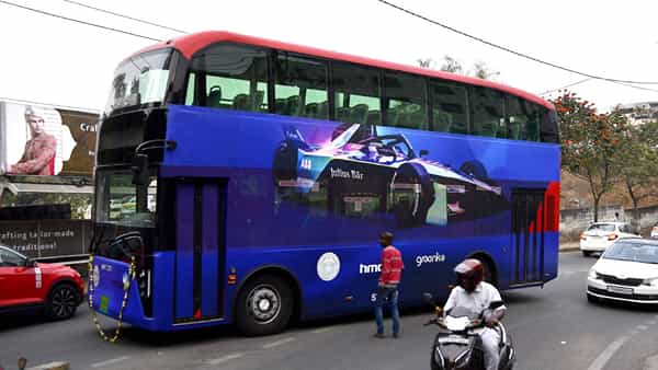 Double Decker Bus: సిటీలో ఖాళీగా తిరుగుతున్న డబుల్ డెక్కర్ బస్సులు! నో టికెట్.. ఫ్రీగానే..చూస్తున్నారే తప్ప ఎవ్వరూ ఎక్కడం లేదు