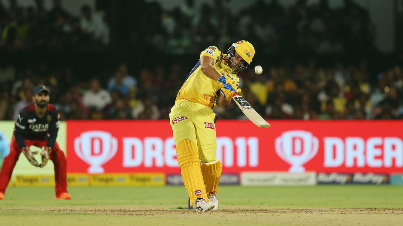 RCB vs CSK: బెంగళూరు ముందు భారీ టార్గెట్.. హాఫ్ సెంచరీలతో చెలరేగిన దూబే, కాన్వే..