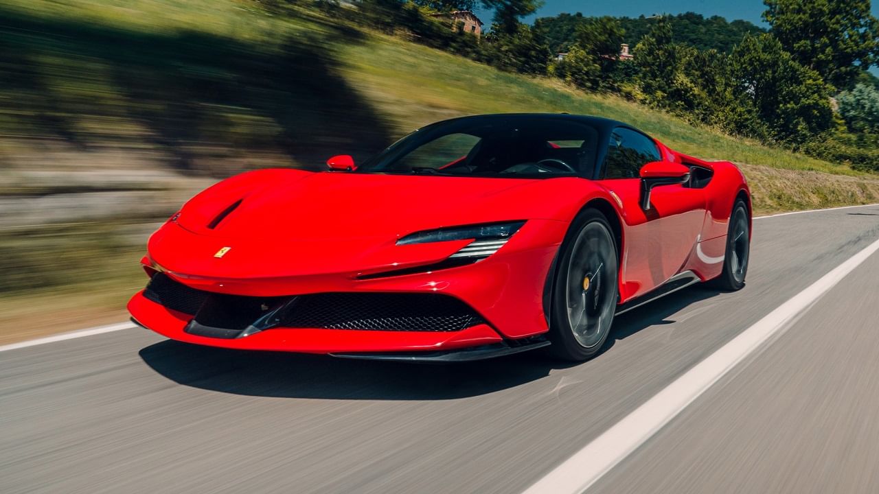 ఫెరారీ ఎఫ్90 స్ట్రాడేల్(Ferrari SF90 Stradale).. ఇది 2019లో ఫెరారీ  ప్రారంభించిన మొట్టమొదటి హైబ్రిడ్ స్పోర్ట్స్ కారు. ఈ కారులోని  4-లీటర్ V8 ఇంజన్‌ 769bhp, 800Nm శక్తిని ఉత్పత్తి చేస్తుంది. దీని ధర రూ. 7.50 కోట్లు