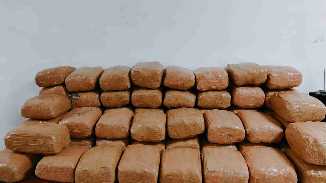 Hyderabad: వచ్చిన సమాచారం నిజమైంది.. ఆ వాహనాన్ని ఆపగానే ఒకరు పారిపోయారు.. లోపల చెక్ చేయగా