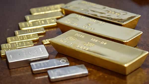 Gold Sales: బంగారం, వెండి విక్రయాల్లో మోసాలకు చెక్.. ప్రభుత్వ నుంచే డైరెక్ట్ గా కొనుక్కోవచ్చు.. వివరాలు ఇవి