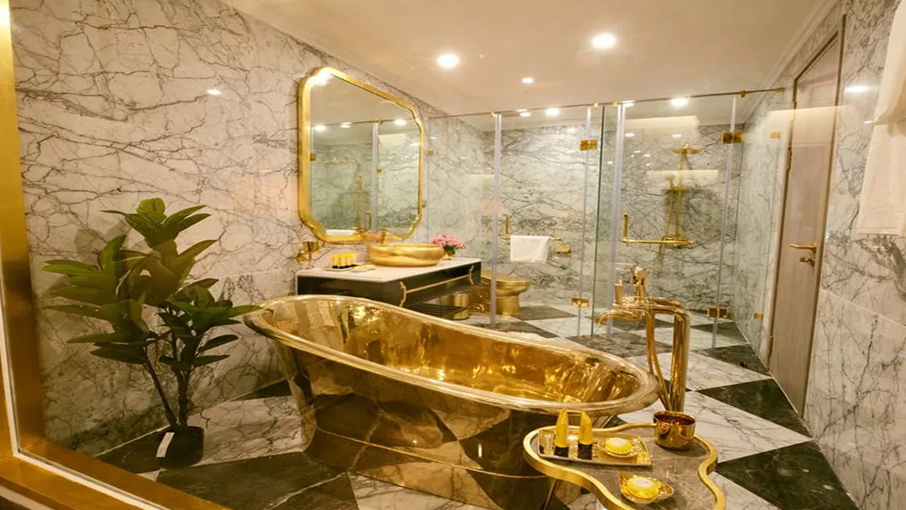 హోటల్లో గేమింగ్ క్లబ్ కూడా ఉంది, ఇది 24 గంటలు తెరిచి ఉంటుంది. క్యాసినో, పేకాట వంటి ఆటలు కూడా ఇక్కడ ఆడతారు. ఇక్కడ మీరు గెలవడం ద్వారా కూడా డబ్బు సంపాదించవచ్చు.