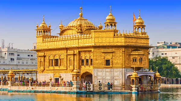 Golden Temple: ఇది పంజాబ్, ఇండియా కాదు.. గోల్డెన్ టెంపుల్ లోకి అమ్మాయిని వెళ్లకుండా అడ్డుకున్నారు