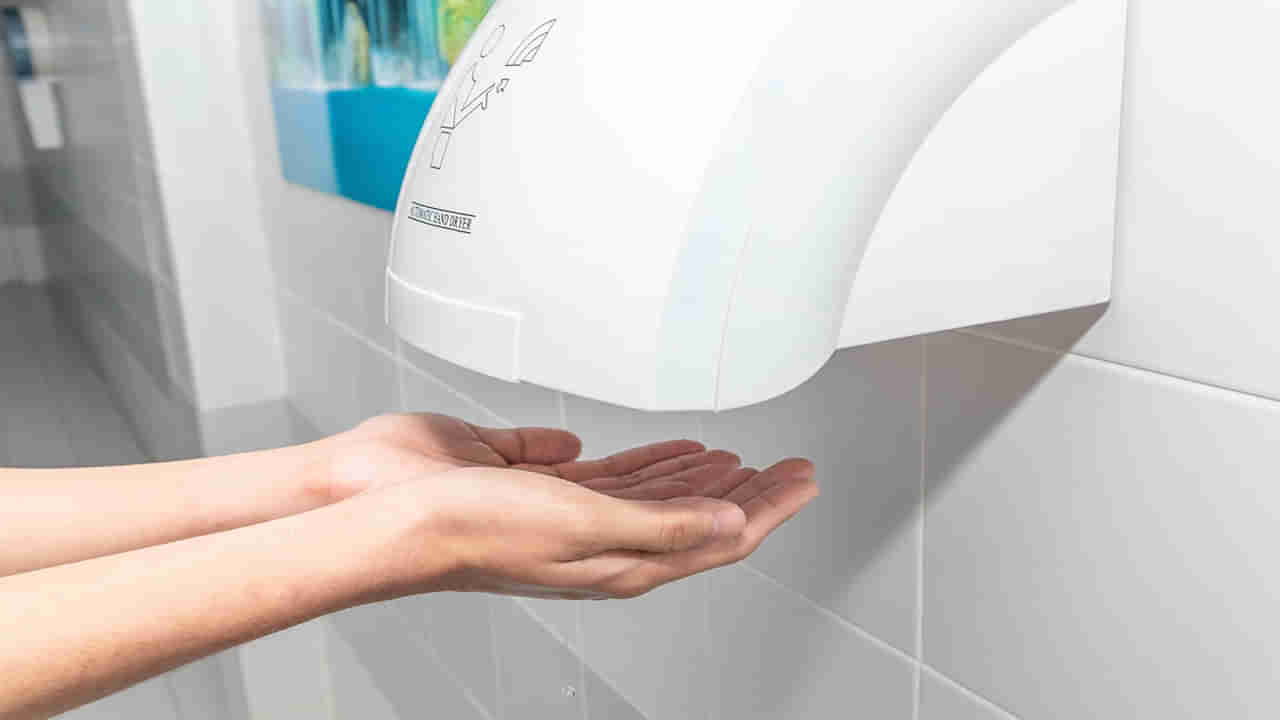 Hand Dryer: హ్యాండ్ డ్రైయర్‌తో చేతులు ఆరబెట్టుకోవడం సురక్షితమా.. కాదా.. తాజా పరిశోధనల్లో సంచలన విషయాలు..