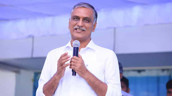 Harish Rao: ఉత్తమ ఫలితాలు సాధించిన విద్యార్థులకు మంత్రి హరీష్ రావు గోల్డెన్ గిఫ్ట్.. ఒక్కో స్కూల్కి రూ.25,000!