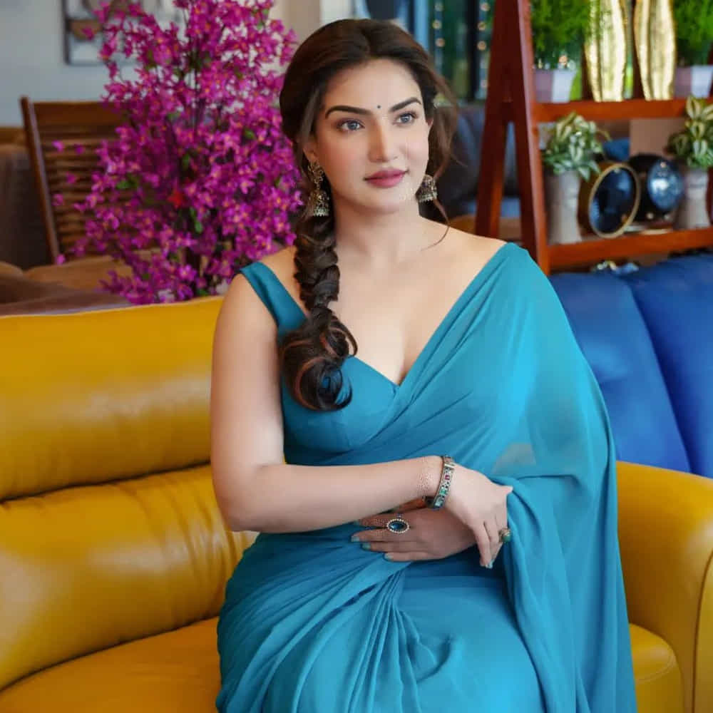 వీరసింహారెడ్డి మూవీతో తెలుగులో ఎంట్రీ ఇచ్చిన మలయాళీ ముద్దుగుమ్మ 'హనీ రోజ్'. ఒక్క సినిమాతోనే తన అందం, అభినయంతో అందరి చూపు తనవైపు తిప్పుకుంది ఓ ముద్దుగుమ్మ.అందం సైతం అసూయ పడేట్టుగా ఉన్న ఆ ముద్దుగుమ్మ వావ్ ఫొటోస్
