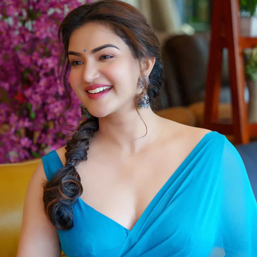 వీరసింహారెడ్డి మూవీతో తెలుగులో ఎంట్రీ ఇచ్చిన మలయాళీ ముద్దుగుమ్మ 'హనీ రోజ్'. ఒక్క సినిమాతోనే తన అందం, అభినయంతో అందరి చూపు తనవైపు తిప్పుకుంది ఓ ముద్దుగుమ్మ.అందం సైతం అసూయ పడేట్టుగా ఉన్న ఆ ముద్దుగుమ్మ వావ్ ఫొటోస్
