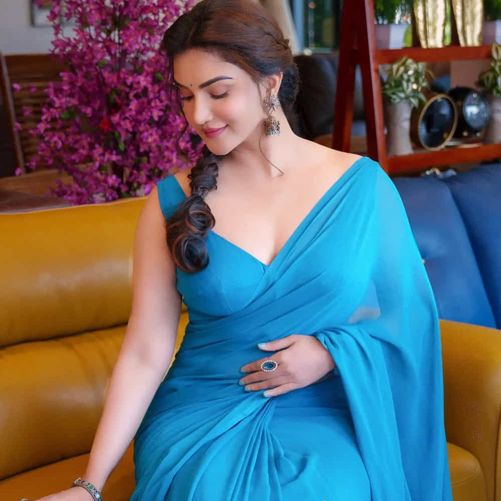 వీరసింహారెడ్డి మూవీతో తెలుగులో ఎంట్రీ ఇచ్చిన మలయాళీ ముద్దుగుమ్మ 'హనీ రోజ్'. ఒక్క సినిమాతోనే తన అందం, అభినయంతో అందరి చూపు తనవైపు తిప్పుకుంది ఓ ముద్దుగుమ్మ.అందం సైతం అసూయ పడేట్టుగా ఉన్న ఆ ముద్దుగుమ్మ వావ్ ఫొటోస్
