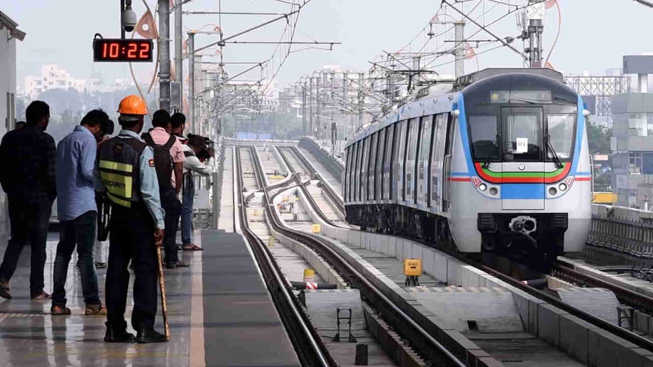 Hyderabad Metro: మెట్రో ప్రయాణికులకు షాక్‌.. రాయితీల్లో కోత.. పెరగనున్న స్మార్ట్ కార్డ్స్ ధరలు..