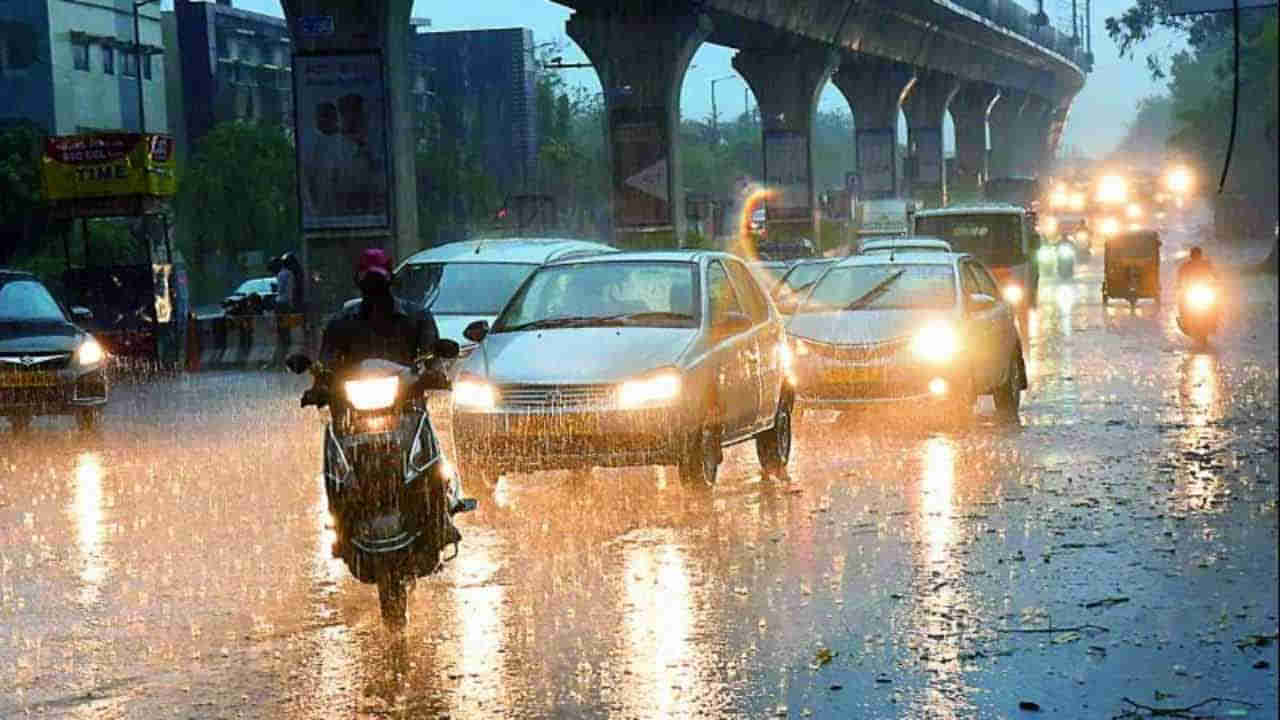 Hyderabad Rains: హైదరాబాద్‌లో దంచికొడుతున్న వర్షం.. అత్యవసరమైతే తప్ప బయటకు రావొద్దు..