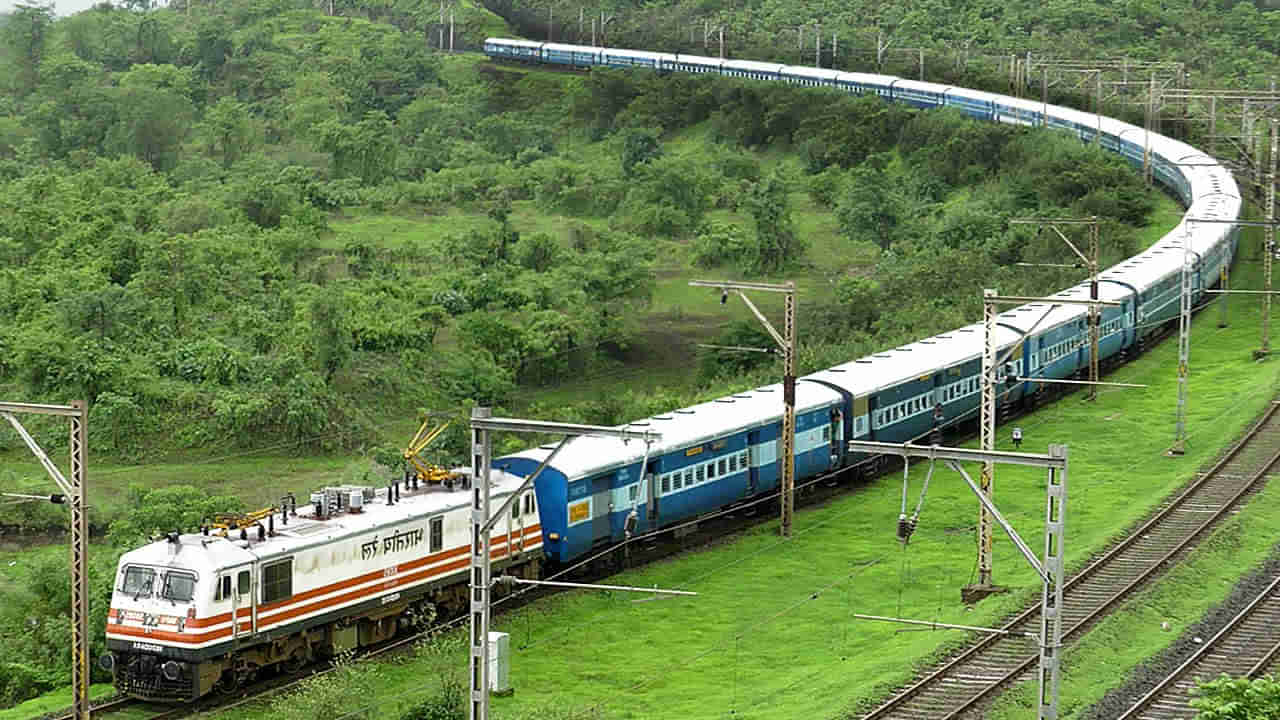 Indian Railways: ట్రైన్‌ హరన్‌లో ఇన్ని అర్థాలు ఉంటాయా..? ఎన్నో ఆసక్తికర విషయాలు