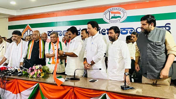 Jagadish Shettar: కాంగ్రెస్లో చేరిన మాజీ సీఎం జగదీష్ శెట్టార్.. బీజేపీలో కొనసాగుతున్న రాజీనామాల పర్వం..