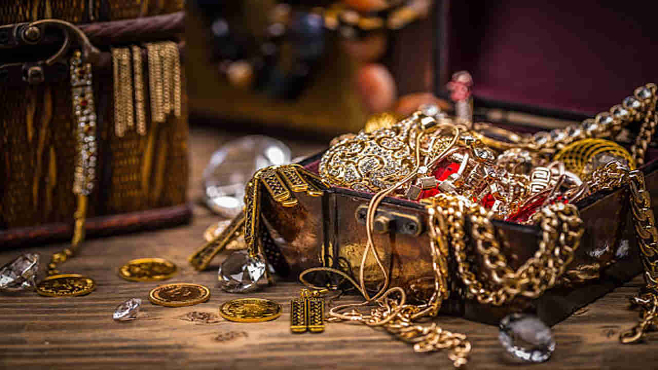 Indian Treasure: కోహినూర్ మాత్రమే కాదు..  బ్రిటీష్ రాజకుటుంబ ఖజానాలో భారతీయుల ఆభరణాలు.. వీటి విలువ ఎంతంటే..