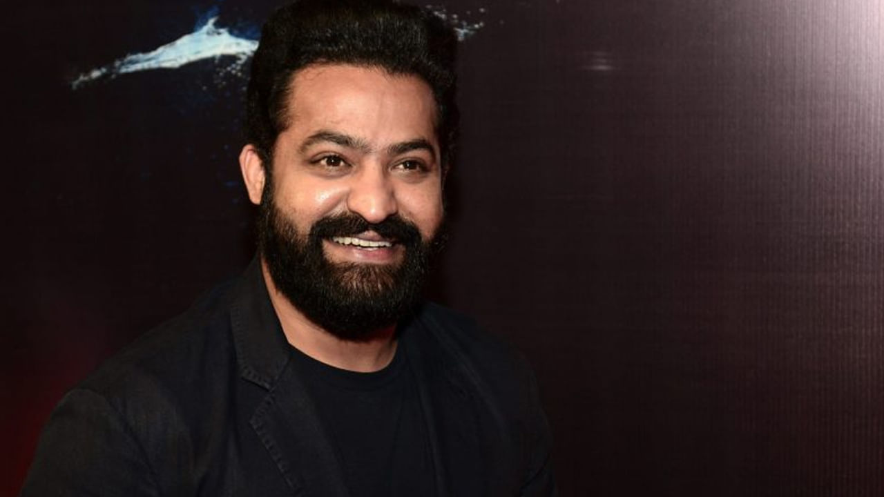 Jr.NTR: టాలీవుడ్ టూ బాలీవుడ్.. 'వార్ 2' సినిమా కోసం ఎన్టీఆర్ తీసుకునే రెమ్యునరేషన్ ఎంతంటే..