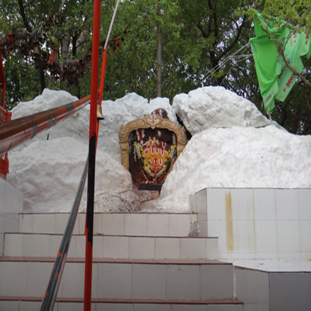 దశావతారాలలో మూడవ అవతారం వరాహావతారం ఈ .వరాహ అవతారం లో జల ప్రళయం లో చిక్కుకున్న ఈ భూమండలాన్ని తన కోరల మీద అదిదేవుడు రక్షించాడని పురాణాలూ చెబుతున్నాయి.