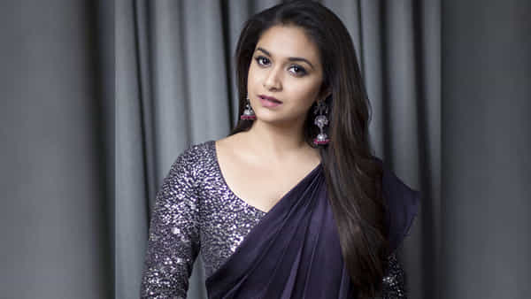 Keerthy Suresh: సిల్క్ బారుతో నాకు ఎలాంటి సంబంధం లేదంటున్న కీర్తి సురేష్.. దసరా సెట్ నుంచి వెన్నెల పిక్ సూపర్..