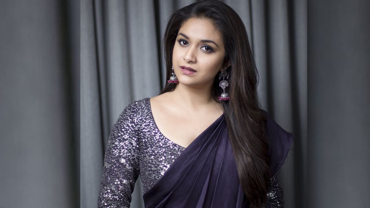 Keerthy Suresh: సిల్క్ బారుతో నాకు ఎలాంటి సంబంధం లేదంటున్న కీర్తి సురేష్.. 'దసరా' సెట్ నుంచి వెన్నెల పిక్ సూపర్..