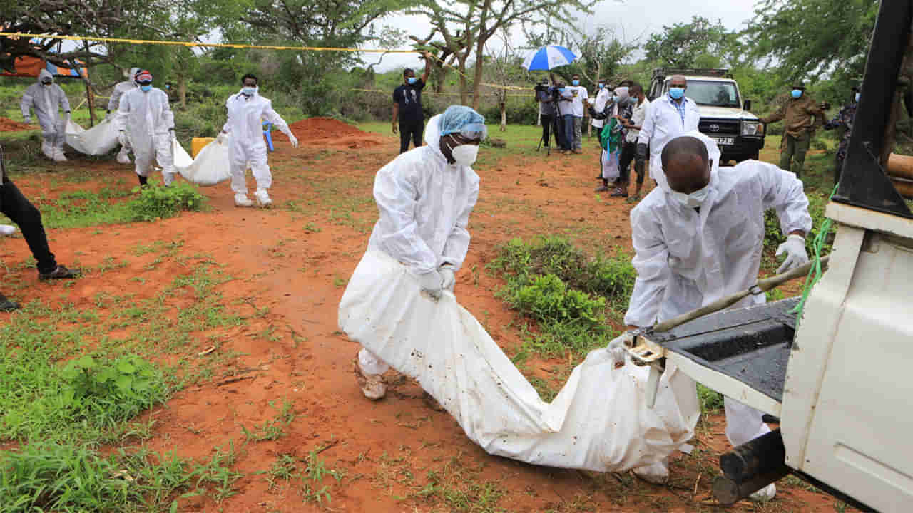 Kenya cult deaths: తవ్వేకొద్దీ బయటపడుతోన్న శవాల గుట్టలు.. పాస్టర్‌ వికృత బోధనలకు 47 మంది బలి