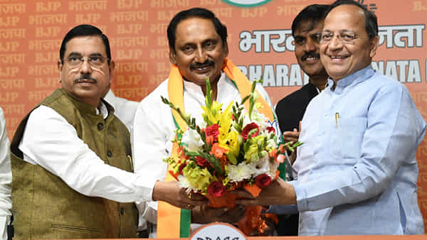 హస్తినలో కిరణ్ బిజీ బిజీ.. హుటాహుటిన ఢిల్లీకి సోము.. ఏపీ రాజకీయాల్లో ఉత్కంఠ..