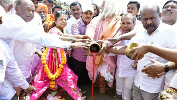 Manjira Kumbha Mela: అట్టహాసంగా ప్రారంభమైన మంజీర గరుడ గంగ కుంభ మేళా.. పోటెత్తిన భక్తులు..