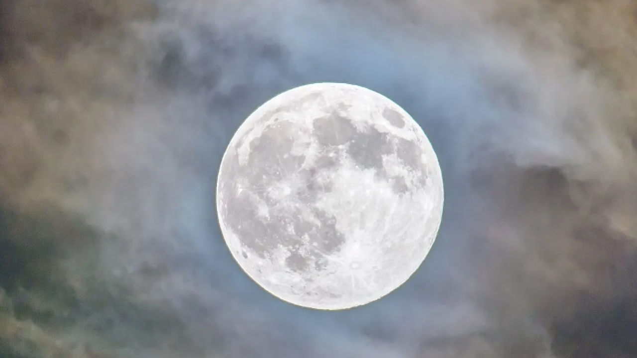 Lunar Eclipse: రేపు ఏర్పడనున్న చంద్రగ్రహణం.. ఈ మూడు రాశులపై తీవ్ర ప్రభావం.. ఆరోగ్యానికి ఇబ్బందులు..