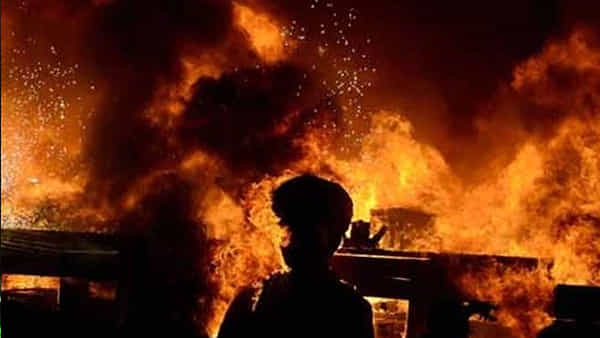 Breaking News: మహారాష్ట్రలో భారీ అగ్ని ప్రమాదం.. షాపింగ్ మాల్లో ఎగసి పడుతోన్న మంటలు