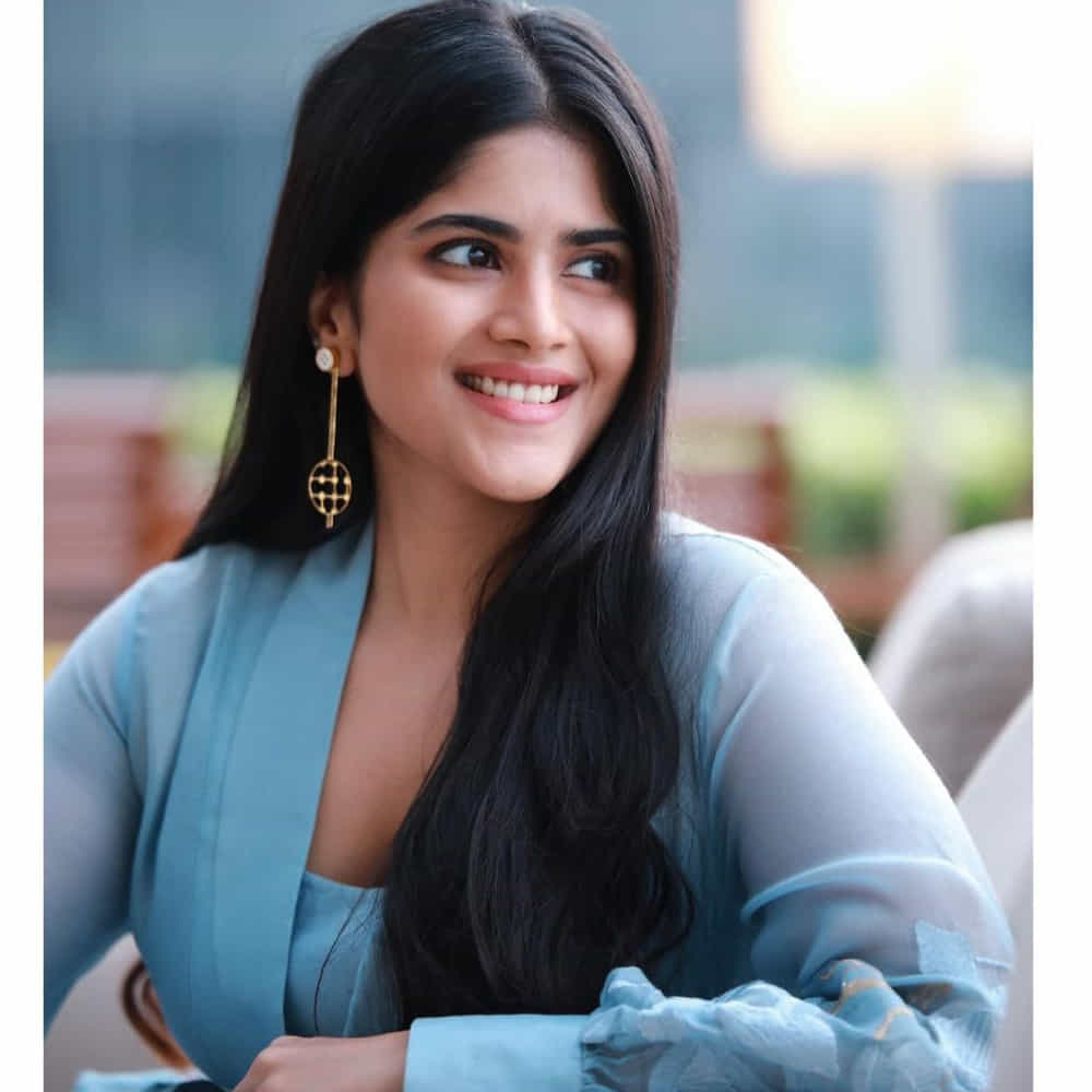  ఆ తర్వాత రాజ రాజ చోర, డియర్ మేఘ లాంటి చిత్రాల్లో నటించింది. కానీ ఇవేవి అమ్మడికి కలిసి రాలేదు.  టాలీవుడ్ లో పెద్ద హీరోయిన్ కావాలని లాంచ్ అయినా.. ఇప్పటికీ క్లిక్ కాలేకపోయింది. 