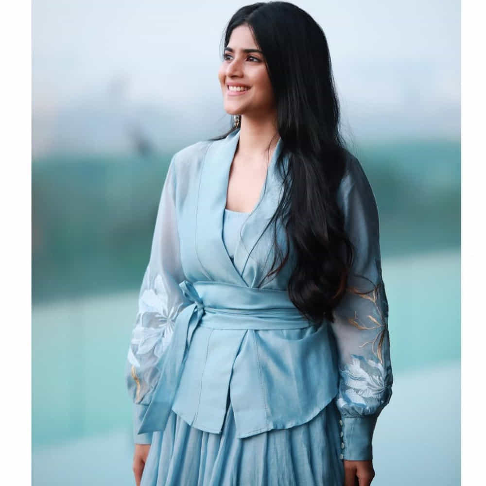 నటిగా తన ప్రయాణం పట్ల.. తనకు దక్కిన గుర్తింపు పట్ల పూర్తి సంతోషంగా ఉన్నట్లు తెలిపిందే. అతిగా ఆశించడం తనకు నచ్చదని తెలిపింది. 