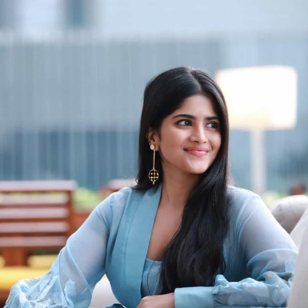 సెట్లో ఉన్నప్పుడు మానిటర్ లో చూడనని.  బాగా చేసానా?  లేదా? అని దర్శకుడిని అడిగి వదిలేస్తానని. ఆయన మాట ఫైనల్ కాబట్టి. అక్కడ అంతకు మించి నటులు చేయాల్సింది ఏమీ ఉండదని అన్నారు.