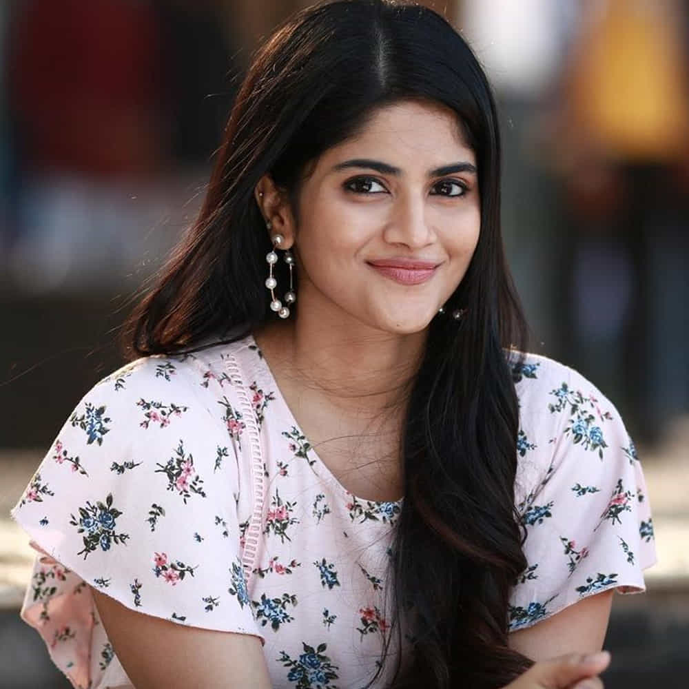  ప్రస్తుతం రవితేజ సరసన రావణాసుర చిత్రంలో నటించింది మేఘ ఆకాష్. ప్రస్తుతం ఈ సినిమా థియేటర్లలో రన్ అవుతుంది. 