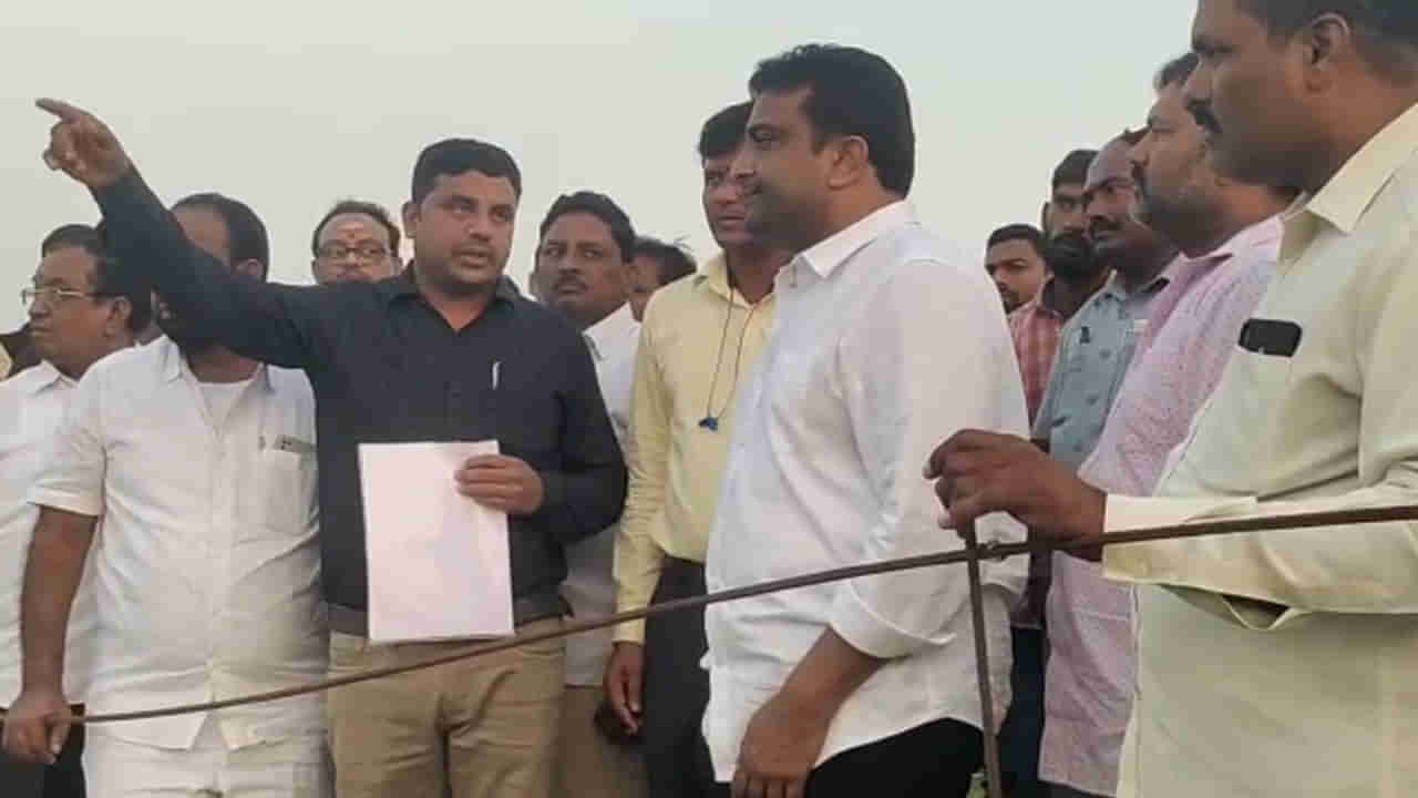 Kasu Mahesh Reddy: ఆ సమస్య పరిష్కరించాలంటూ రోడ్డెక్కిన వైసీపీ ఎమ్మెల్యే.. ఇంతకీ ఏం జరిగిందేంటే..