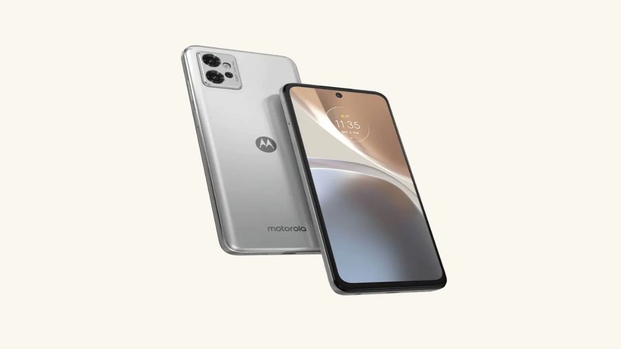 మోటోరోలా జీ32(Motorola G32).. 8జీబీ ర్యామ్‌, 128జీబీ స్టోరేజ్‌ సామర్థ్యం కలిగిన ఈ ఫోన్‌ ధర ఫ్లిప్‌ కార్ట్‌లో రూ. 11,999గా ఉంది. ఈ ఫోన్‌ 6.5 అంగుళాల డిస్‌ ప్లే ఉంటుంది. ట్రిపుల్‌ కెమెరా సెటప్‌ ఉంటుంది. 50ఎంపీ, 8ఎంపీ, 2ఎంపీ కెమెరాలు వెనుకవైపు ఉంటాయి. ముందు వైపు 16ఎంపీ సెల్ఫీ కెమెరా ఉంటుంది. క్వాల్ కామ్ స్నాప్ డ్రాగన్ 680 చిప్ సెట్ తో పనిచేస్తుంది. దీనిలో 5000ఎంఏహెచ్ బ్యాటరీతో పనిచేస్తుంది. 