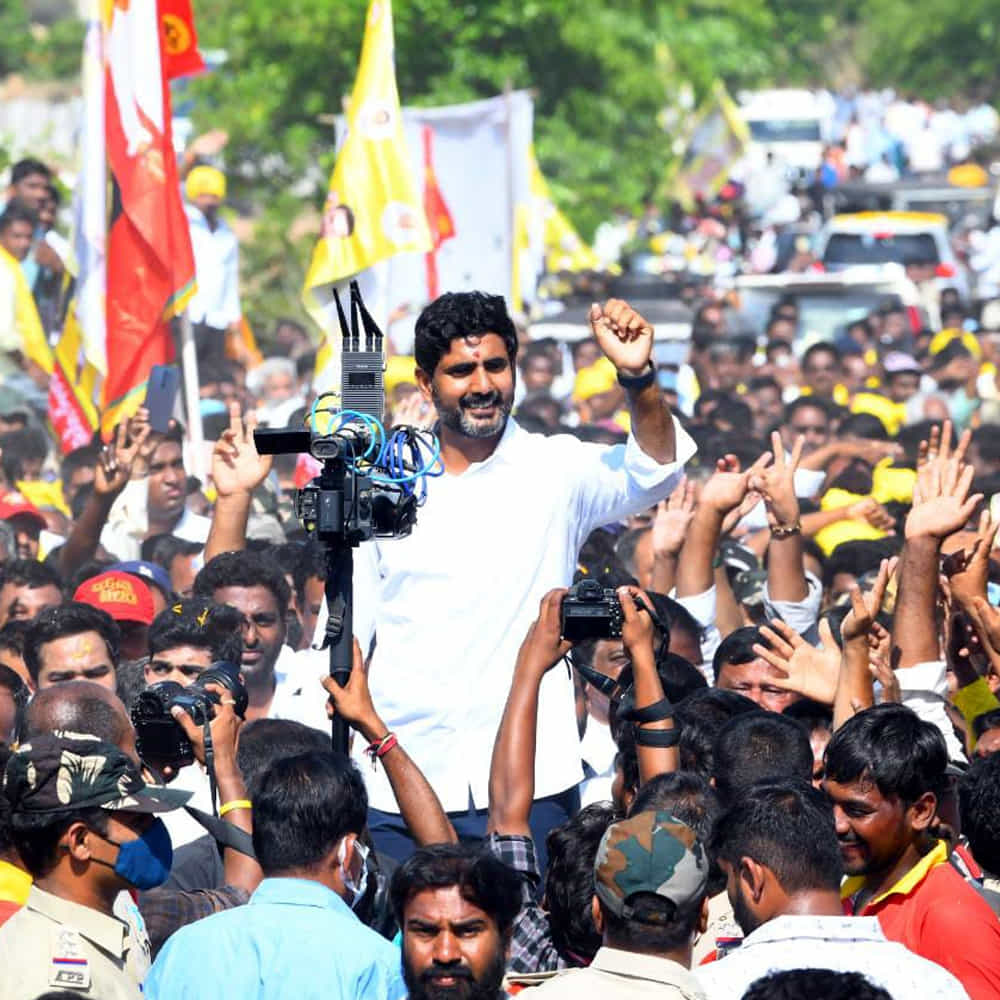 తెలుగుదేశం పార్టీ జాతీయ ప్రధాన కార్యదర్శి నారా లోకేశ్ చేపట్టిన యువగళం పాదయాత్ర నిరాటంకంగా కొనసాగుతోంది. 67వ రోజు తాడిపత్రి నియోజకవర్గంలో లోకేశ్ తన యాత్రను కొనసాగిస్తున్నారు. ఈ సందర్భంగా లోకేష్ పాదయాత్రకు భారీగా జనాలు తరలివచ్చారు.