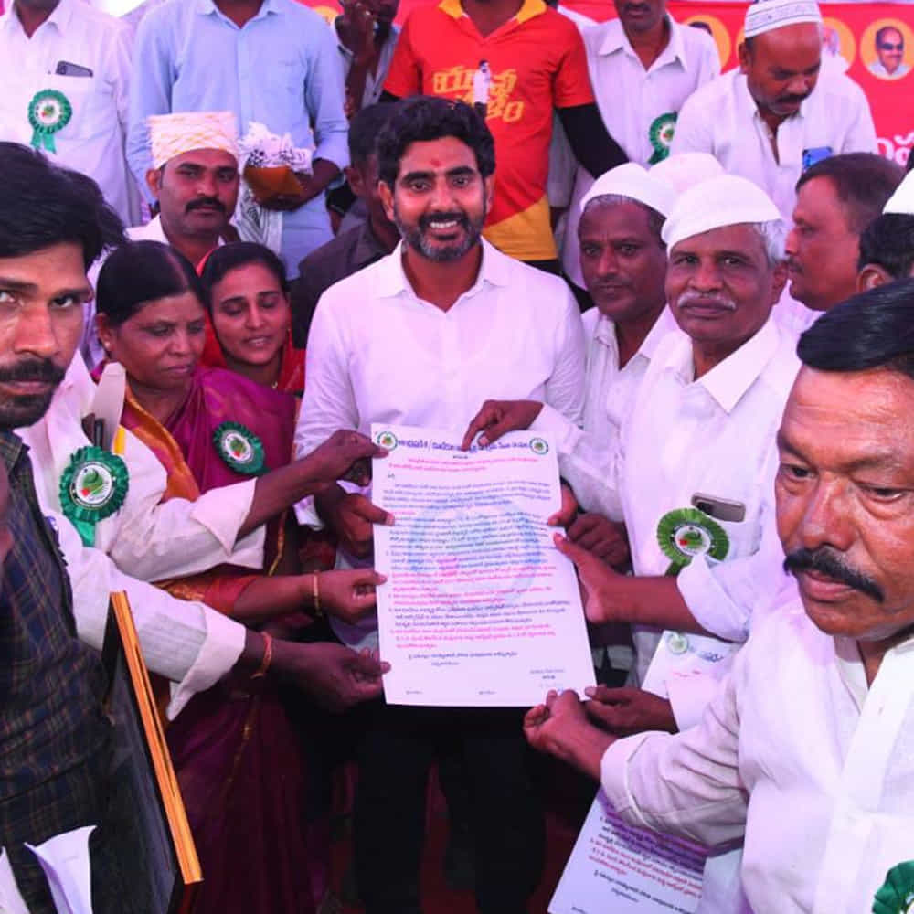 తెలుగుదేశం పార్టీ జాతీయ ప్రధాన కార్యదర్శి నారా లోకేశ్ చేపట్టిన యువగళం పాదయాత్ర నిరాటంకంగా కొనసాగుతోంది. 67వ రోజు తాడిపత్రి నియోజకవర్గంలో లోకేశ్ తన యాత్రను కొనసాగిస్తున్నారు. ఈ సందర్భంగా లోకేష్ పాదయాత్రకు భారీగా జనాలు తరలివచ్చారు.