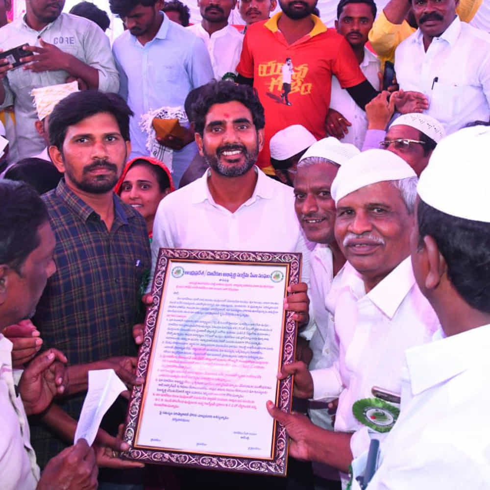 తెలుగుదేశం పార్టీ జాతీయ ప్రధాన కార్యదర్శి నారా లోకేశ్ చేపట్టిన యువగళం పాదయాత్ర నిరాటంకంగా కొనసాగుతోంది. 67వ రోజు తాడిపత్రి నియోజకవర్గంలో లోకేశ్ తన యాత్రను కొనసాగిస్తున్నారు. ఈ సందర్భంగా లోకేష్ పాదయాత్రకు భారీగా జనాలు తరలివచ్చారు.