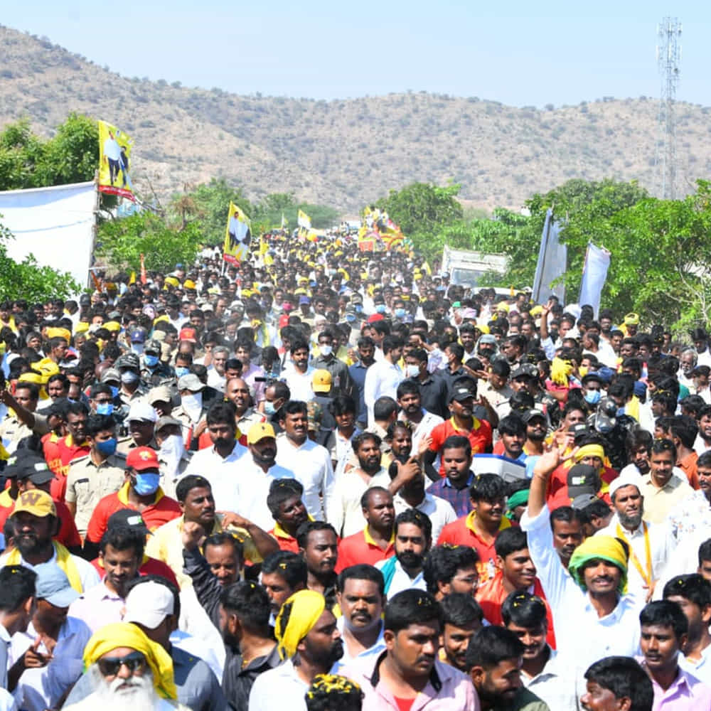 తెలుగుదేశం పార్టీ జాతీయ ప్రధాన కార్యదర్శి నారా లోకేశ్ చేపట్టిన యువగళం పాదయాత్ర నిరాటంకంగా కొనసాగుతోంది. 67వ రోజు తాడిపత్రి నియోజకవర్గంలో లోకేశ్ తన యాత్రను కొనసాగిస్తున్నారు. ఈ సందర్భంగా లోకేష్ పాదయాత్రకు భారీగా జనాలు తరలివచ్చారు.