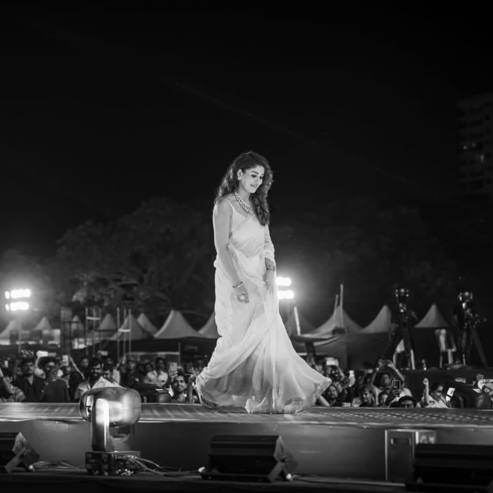 ప్రస్తుతం నయన్.. బాలీవుడ్ హీరో షారుఖ్ సరనస జవాన్ చిత్రంలో నటిస్తోంది. ఈ చిత్రానికి డైరెక్టర్ జవాన్ దర్శకత్వం వహిస్తున్నారు. 