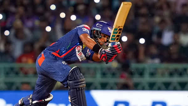 19 బంతుల ఊచకోత.. 4 ఫోర్లు, 7 సిక్సర్లతో ఫాస్టెస్ట్ ఫిఫ్టీ.. ఆర్సీబీని మటాష్ చేసిన మాజీ సన్రైజర్స్ ప్లేయర్
