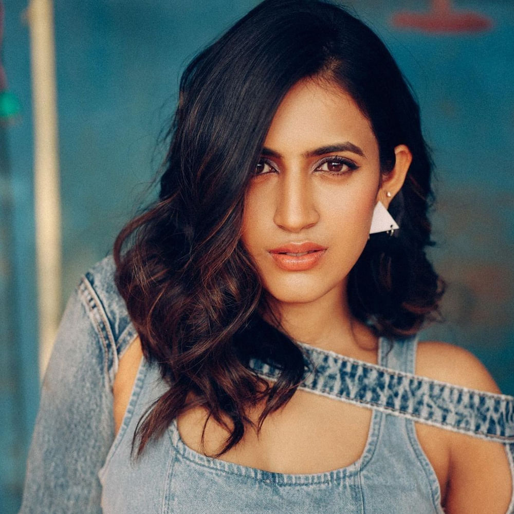 Niharika Konidela.. the one and only heroine from the mega family.. Niharika who got married recently gave a little break from movies. Similarly, she excelled as a producer.  Bhama, who is active on social media, once again entertained her fans with her latest photo shoot.