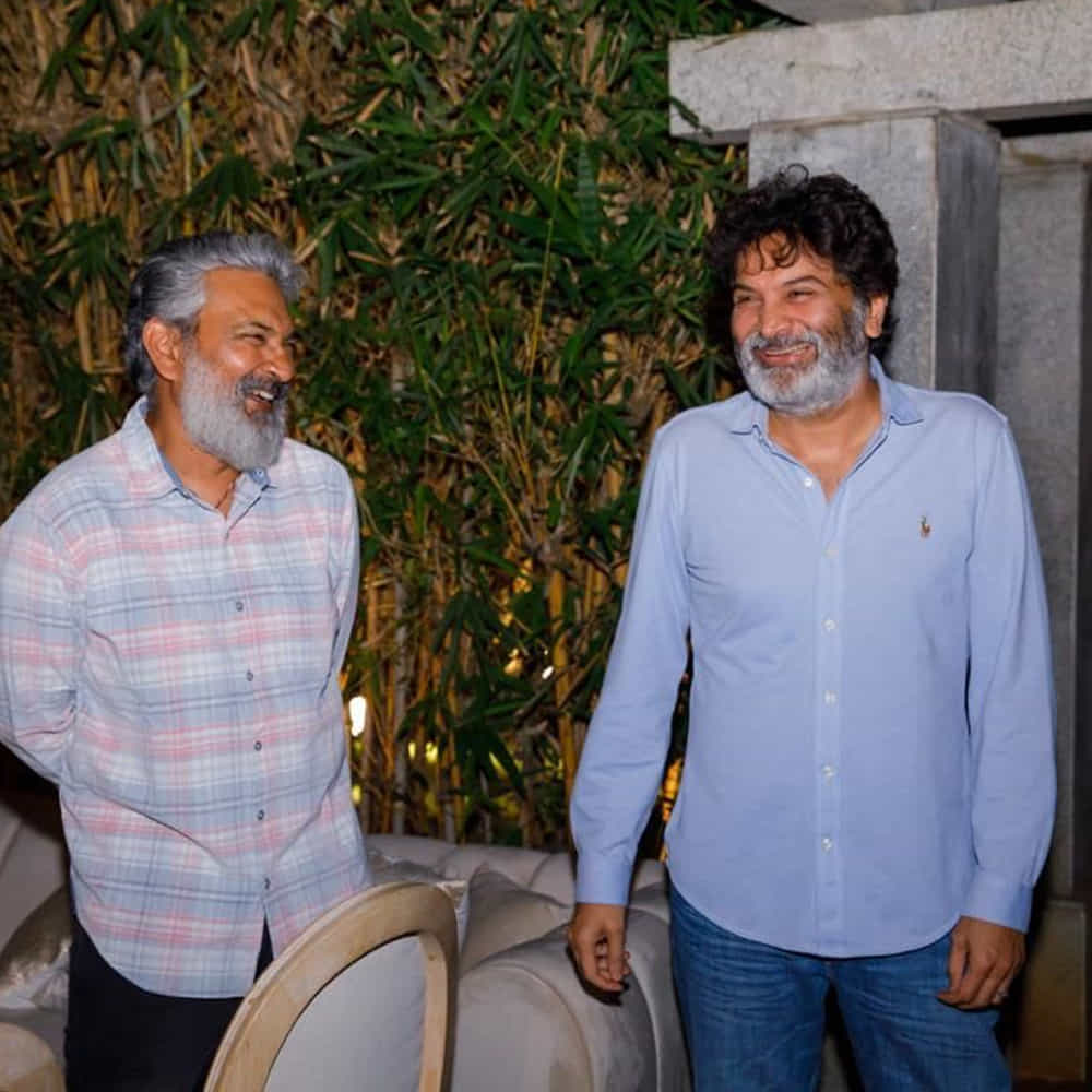 అలాగే ఈ సినిమాలోని నాటు నాటు సాంగ్ ఒరిజినల్ కేటగిరిలో ఆస్కార్ అవార్డ్ అందుకుని చరిత్ర సృష్టించింది. ఇందులో మెగాపవర్ స్టార్ రామ్ చరణ్, జూనియర్ ఎన్టీఆర్ ప్రధాన పాత్రలలో నటించారు.