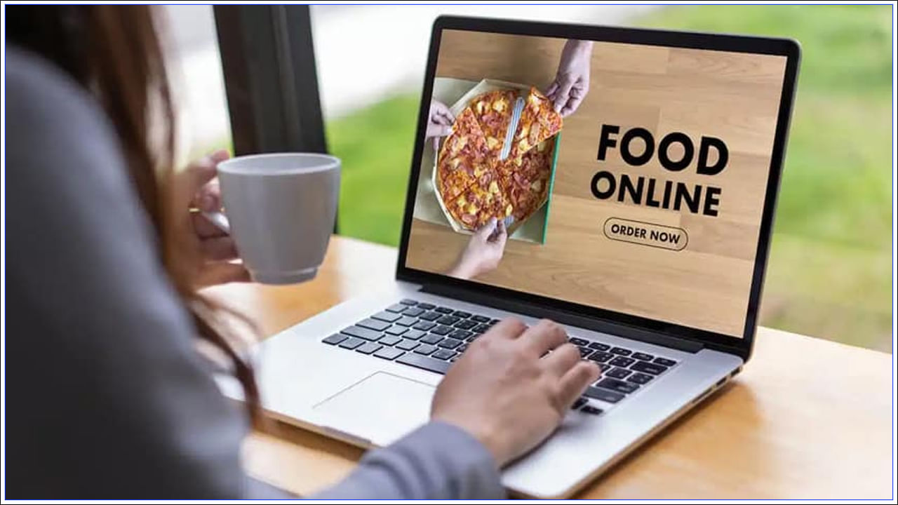 Online Food Delivery: వినియోగదారులకు షాకిచ్చిన స్విగ్గీ.. ఆన్‌లైన్‌లో ఫుడ్‌ ఆర్డర్‌ చేసేవారికి మరింత భారం