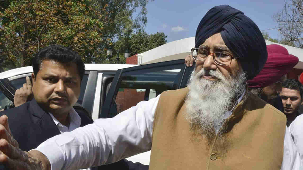 Parkash Singh Badal: మాజీ ముఖ్యమంత్రి ప్రకాష్ సింగ్ బాదల్ కన్నుమూత.. మృతి పట్ల ప్రధాని మోదీ తీవ్ర దిగ్భ్రాంతి..