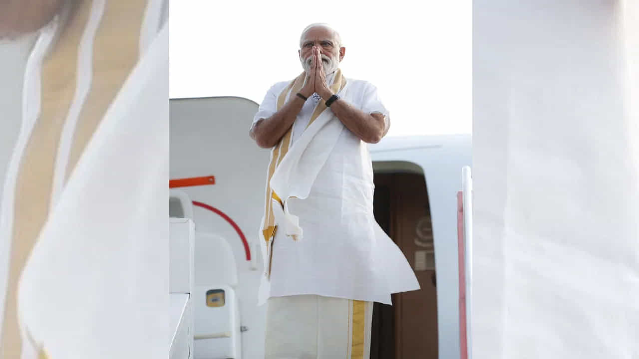 మంగళవారం ఉదయం 10.30 గంటలకు సెంట్రల్ రైల్వే స్టేషన్లో వందేభారత్ ఎక్స్ప్రెస్ రైలు సర్వీసును ప్రధాని మోదీ ప్రారంభించనున్నారు.
