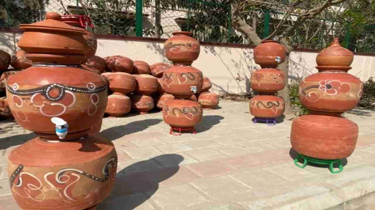 Pot Water: మట్టికుండలో నీళ్లు తాగితే ఎన్ని ఆరోగ్య ప్రయోజనాలో తెలుస్తే షాక్ అవుతారు