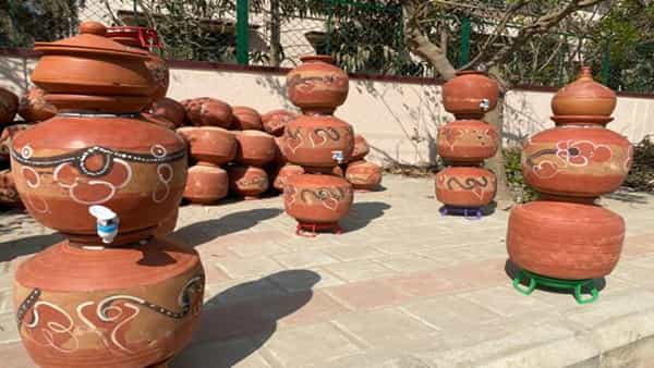 Pot Water: మట్టికుండలో నీళ్లు తాగితే ఎన్ని ఆరోగ్య ప్రయోజనాలో తెలుస్తే షాక్ అవుతారు
